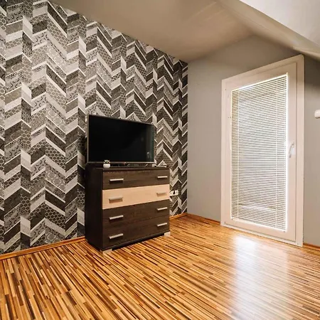 Apartment In Gyenesdias - Balaton 18807 דירה גיינסדיאס