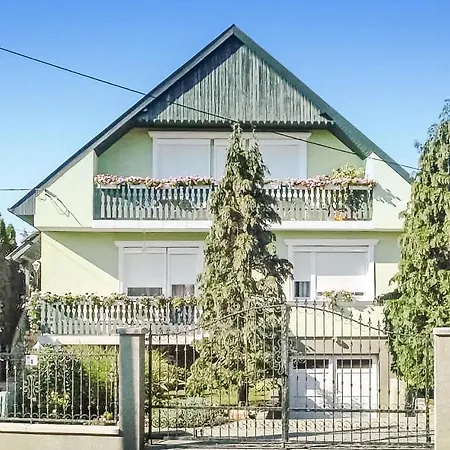 Apartment In Gyenesdias/Balaton 18807 דירה