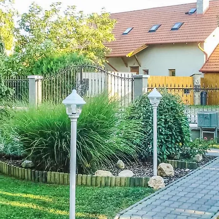 Apartment In Gyenesdias/Balaton 18807 דירה *